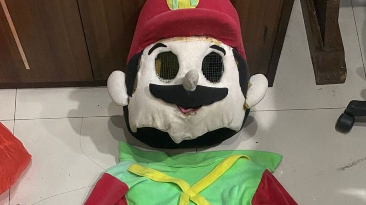 Seorang mantan narapidana bermodus sebagai badut keliling ditangkap polisi karena mencuri sepeda motor di Serang, Banten, dengan memanfaatkan kelengahan korban.