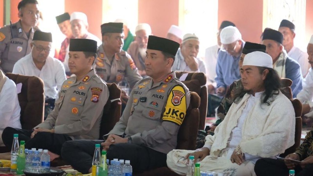 Kapolda Banten Irjen Pol Suyudi Ario Seto memuji jasa ulama, khususnya Abuya Bustomi, dalam bidang dakwah dan pendidikan, menekankan pentingnya sinergi ulama dan umara untuk menciptakan keamanan dan kesejahteraan masyarakat.