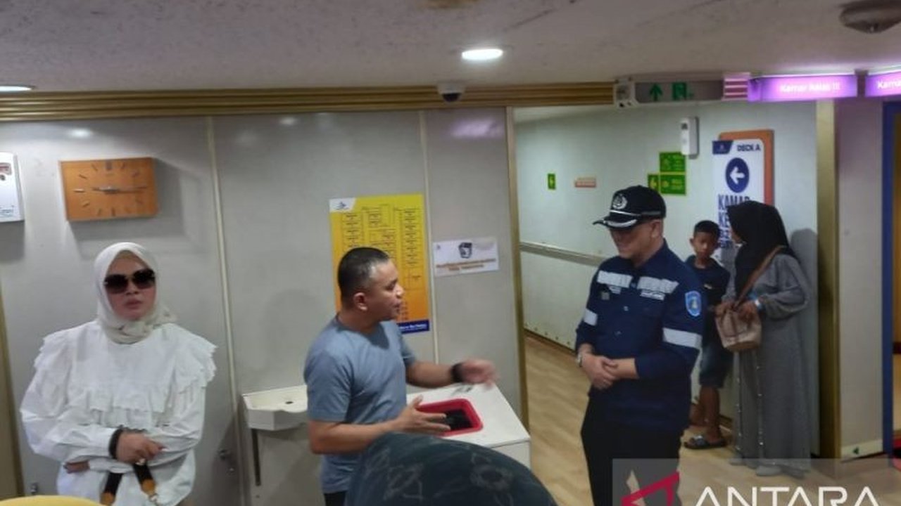 Wali Kota Palu, Hadianto Rasyid, beserta 70 rombongan, termasuk seluruh lurah, memanfaatkan KM Dharma Kencana V untuk perjalanan dinas Apeksi di Surabaya, sebagai pilihan hemat dan efisien.