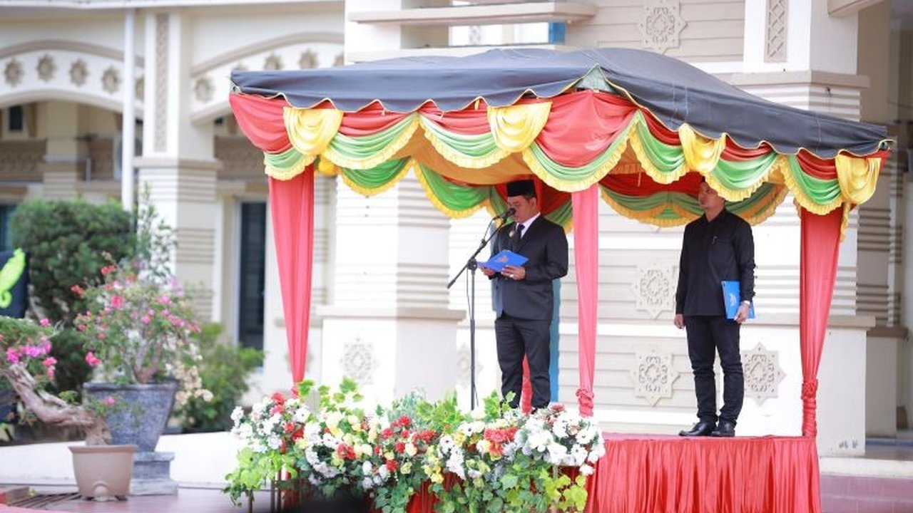 Bupati Aceh Besar, Muharram Idris, menekankan pentingnya dukungan dari seluruh elemen masyarakat untuk mewujudkan generasi hebat di Aceh Besar melalui peningkatan kualitas pendidikan.