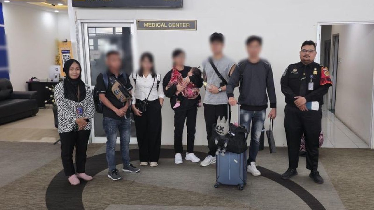 Petugas Imigrasi Medan menggagalkan keberangkatan enam WNI di Bandara Kualanamu yang diduga akan bekerja secara ilegal di Kamboja, tanpa dokumen resmi.