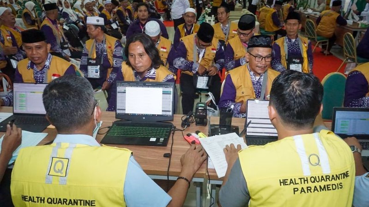 Sebanyak 360 calon haji Kalimantan Timur Kloter I Embarkasi Balikpapan berangkat ke Arab Saudi pada Selasa (6/5) setelah menjalani pemeriksaan kesehatan dan pelepasan resmi oleh Gubernur Kaltim.