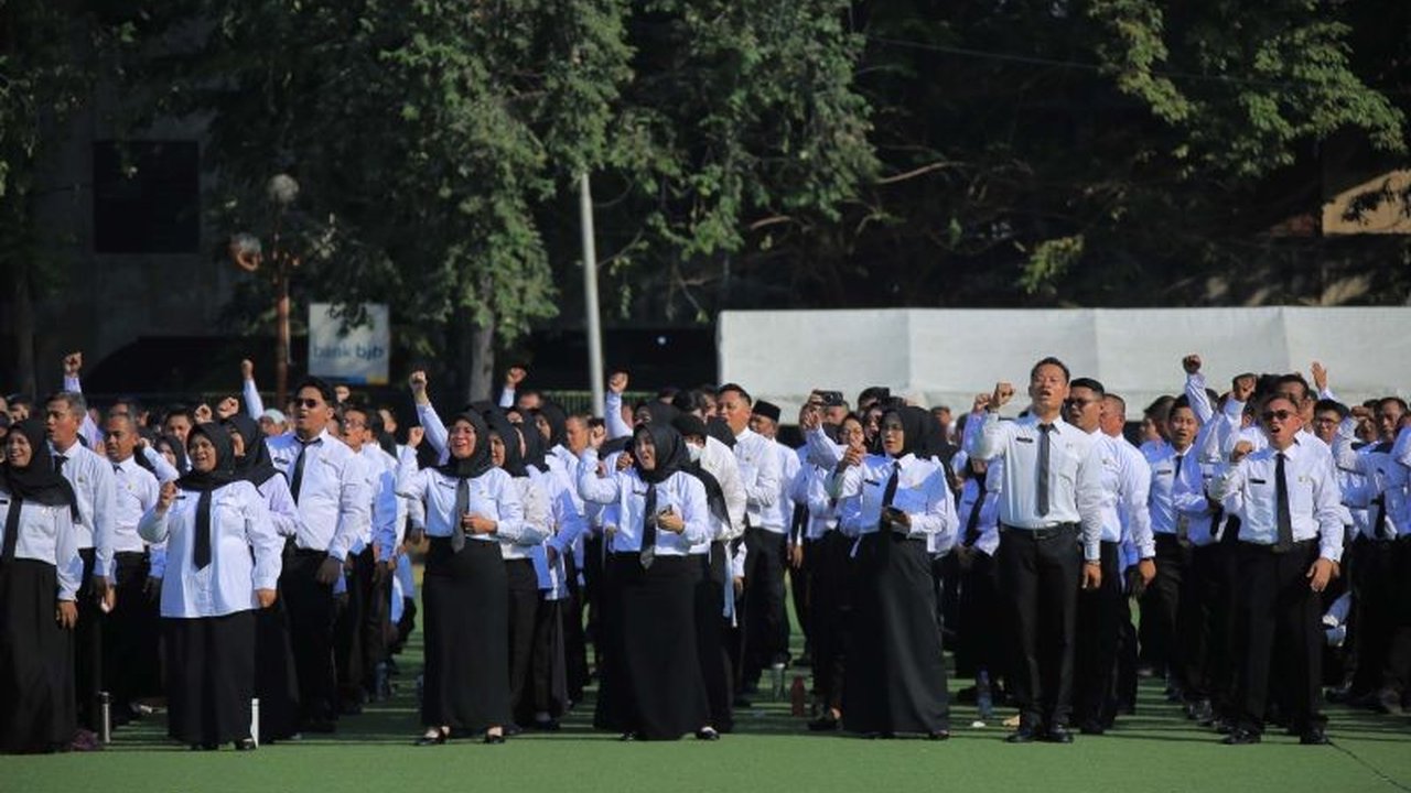 Sebanyak 3.419 Pegawai Pemerintah dengan Perjanjian Kerja (PPK) di lingkungan Pemerintah Kota Tangerang resmi dilantik, menandai komitmen peningkatan kualitas pelayanan publik.