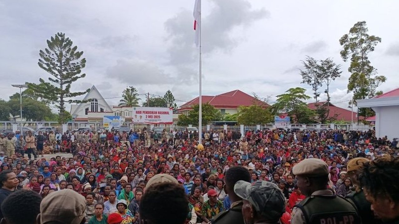 Pemerintah Provinsi Papua Pegunungan mengimbau masyarakat agar tidak mudah terprovokasi oleh isu bantuan palsu yang beredar dan meminta warga untuk melapor jika menemukan oknum yang menyebarkan informasi hoaks.
