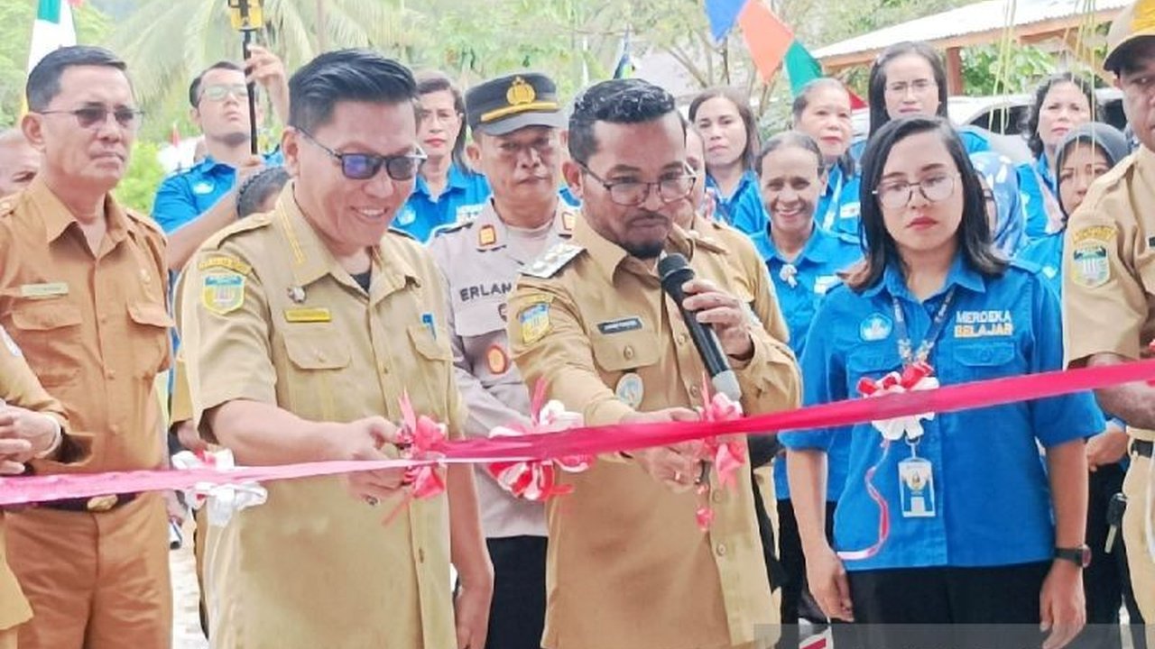 Wakil Bupati Biak Numfor, Jimmy CR Kapissa, meminta seluruh sarana prasarana pendidikan baru senilai Rp2 miliar di SMAN 3 Biak dirawat dengan baik agar mendukung proses belajar mengajar siswa.