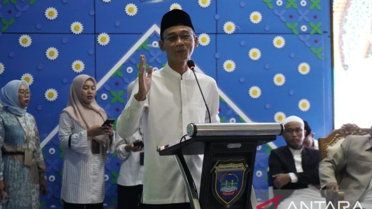 Wakil Bupati OKU Timur melepas keberangkatan 370 calon haji kloter III menuju Asrama Haji Palembang untuk selanjutnya berangkat ke Tanah Suci,  mengingatkan mereka untuk menjaga kesehatan di tengah cuaca panas ekstrem.