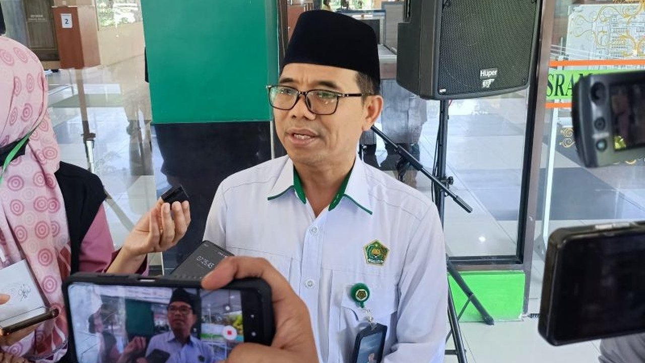 Calon jemaah haji yang meninggal di Surabaya mendapat asuransi sebesar Bipih, sekitar Rp96 juta, dan keluarganya dapat mempertimbangkan pengalihan porsi haji.