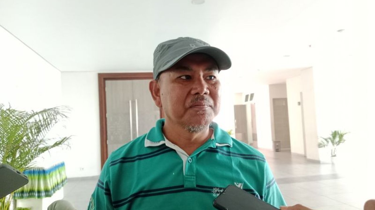 Dinas Dukcapil Lombok Tengah meluncurkan program perekaman E-KTP khusus pelajar berusia 17 tahun ke atas untuk mempermudah akses dokumen kependudukan bagi pemilih pemula yang akan melanjutkan pendidikan ke jenjang yang lebih tinggi.