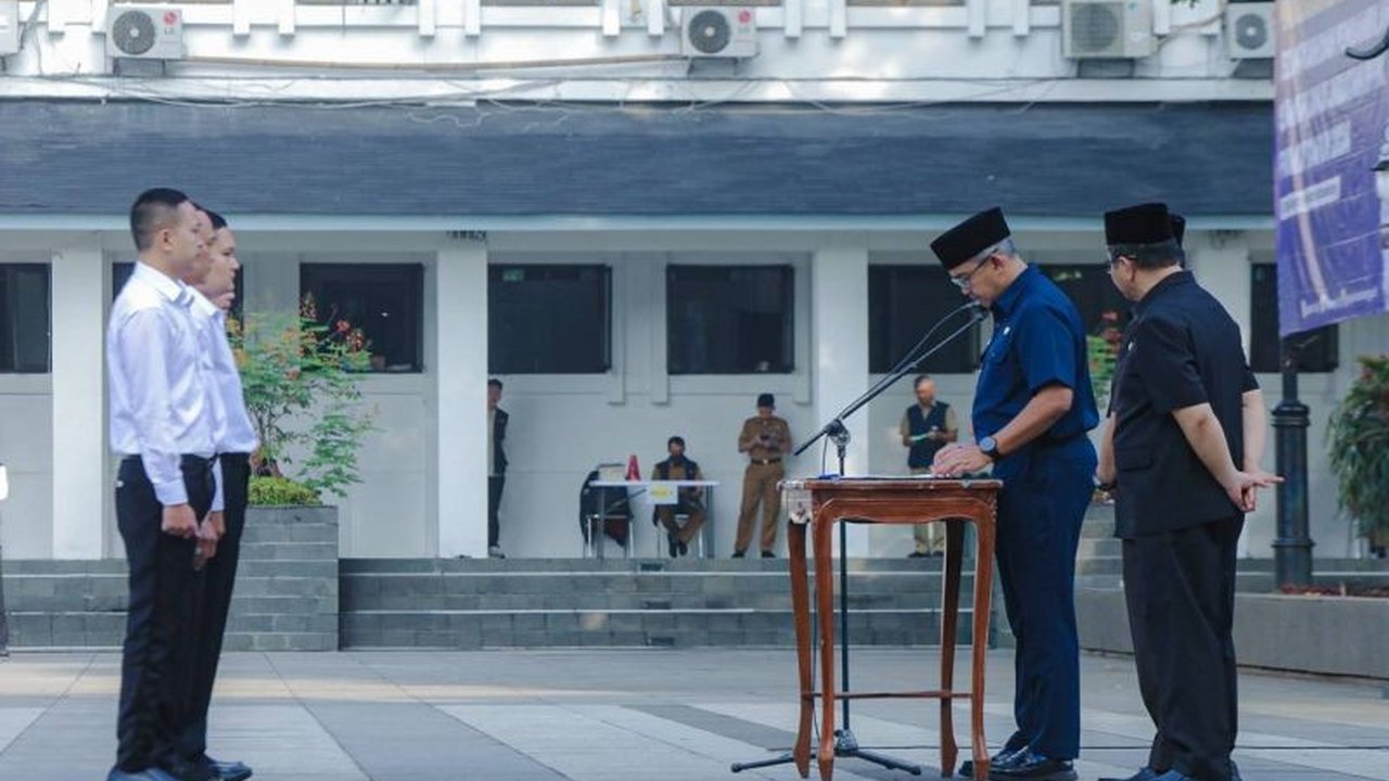 Wali Kota Bandung melantik 532 PPPK dan 43 CPNS formasi 2024 untuk meningkatkan kualitas pelayanan publik di Kota Bandung, Jawa Barat.