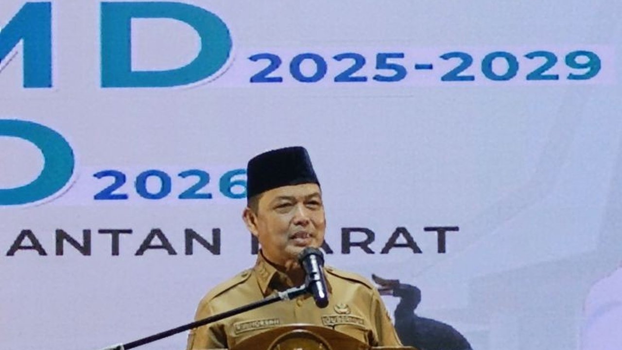 Pemerintah Provinsi Kalimantan Barat menyiapkan pembangunan jangka menengah 2025-2030 dengan fokus pada pemerataan infrastruktur, peningkatan kualitas hidup masyarakat, dan transisi ekonomi berkelanjutan, ditandai dengan peningkatan IPM dan target pertumb