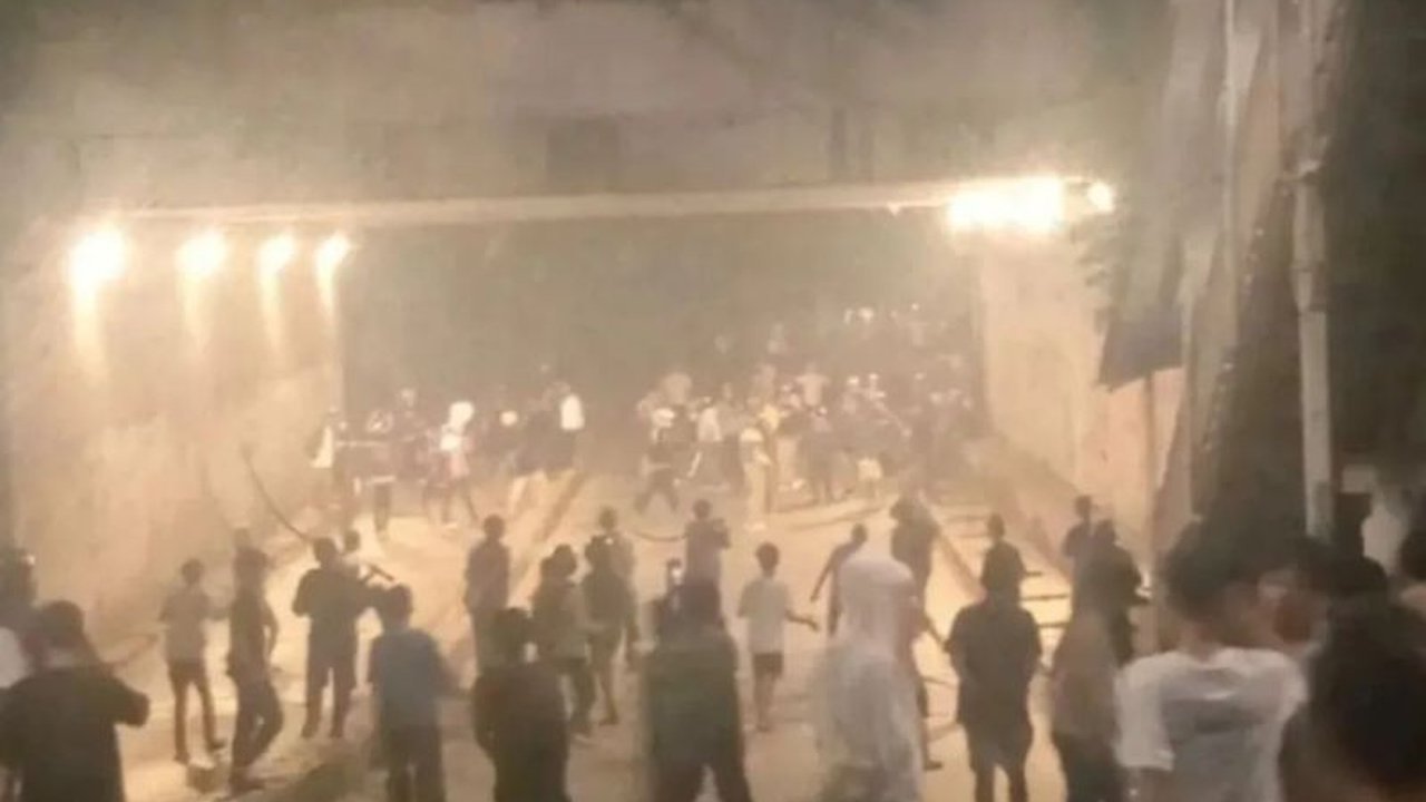 Tawuran antarwarga di Manggarai, Jakarta Selatan, dipicu oleh letusan petasan, mengakibatkan satu korban luka bacok; polisi meningkatkan patroli dan pendekatan kepada ketua lingkungan.