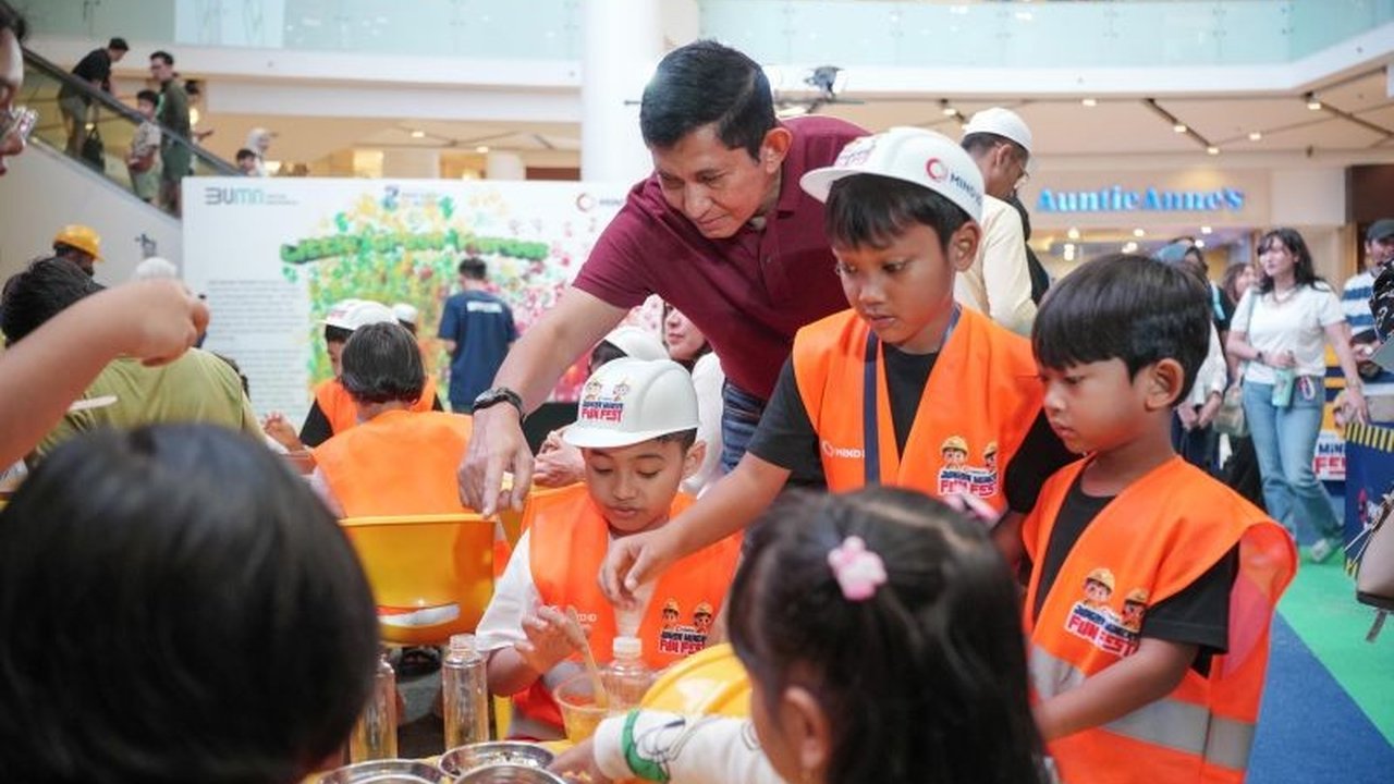 MIND ID, BUMN Holding Industri Pertambangan, salurkan 4.069 beasiswa dan latih 503 guru pada 2024, serta berbagai program peningkatan kualitas pendidikan lainnya.