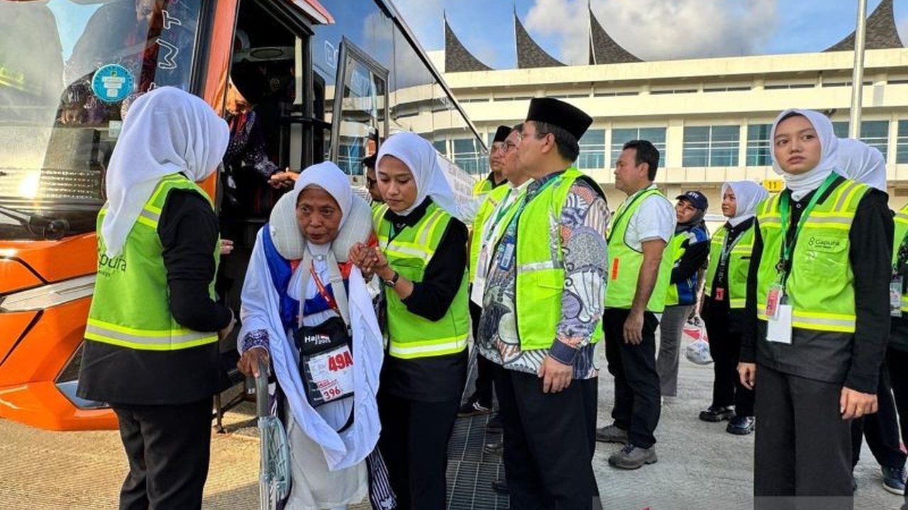 Seorang calon haji berusia 87 tahun dari Padang, Sumatera Barat, dirujuk ke rumah sakit di Madinah karena sesak napas dan osteoporosis saat perjalanan haji.