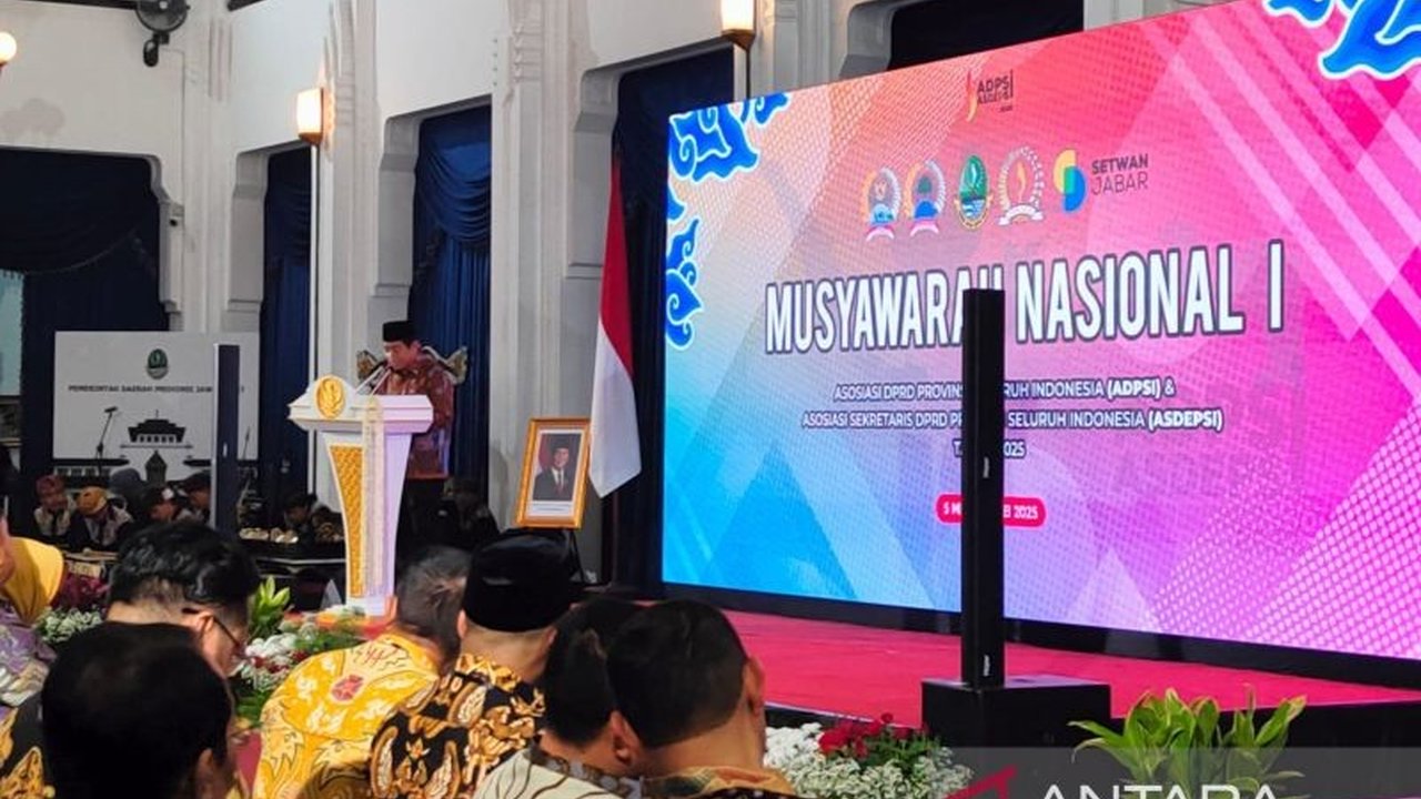 Ketua DPRD Jakarta, Khoirudin, memberikan kode kuat terkait calon Ketua ADPSI periode 2024-2029, yaitu Buky Wibawa, dalam Munas I ADPSI-ASDEPSI di Bandung.