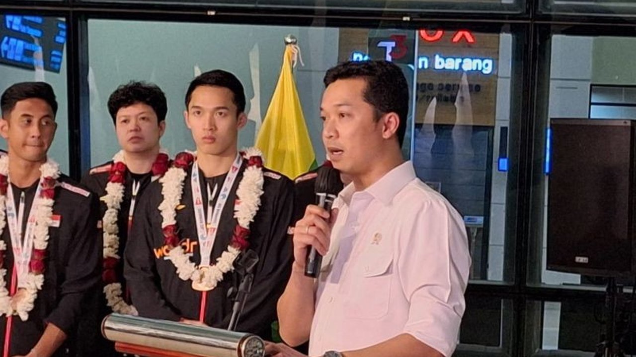 Wakil Menteri Pemuda dan Olahraga, Taufik Hidayat, menekankan pentingnya proses dan realisme dalam mencapai prestasi olahraga, menanggapi tekanan publik terhadap tim bulu tangkis Indonesia pasca Piala Sudirman 2025.