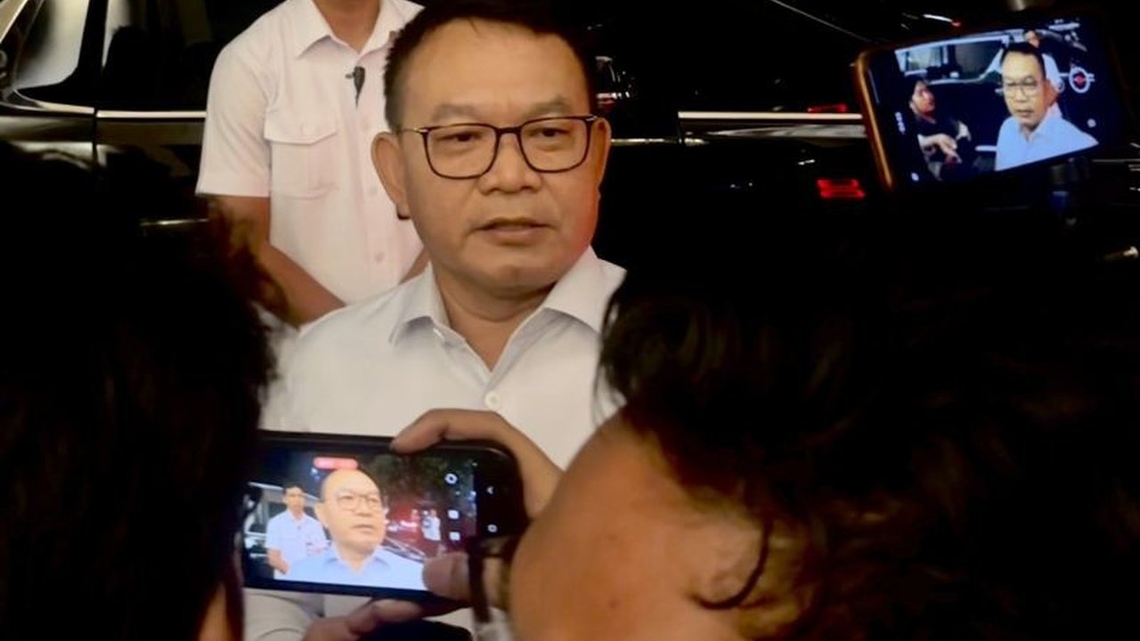 Penasihat Khusus Presiden, Jenderal Dudung Abdurachman, menyampaikan bahwa Presiden Prabowo Subianto memperhatikan masalah ormas yang meresahkan dan meminta ormas untuk bersinergi dengan pemerintah.