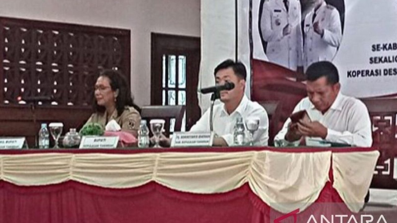 Pemkab Kepulauan Tanimbar, Maluku, membentuk koperasi desa untuk mendukung program nasional Koperasi Desa Merah Putih, ditargetkan minimal 10-20 desa terbentuk dalam waktu dekat.