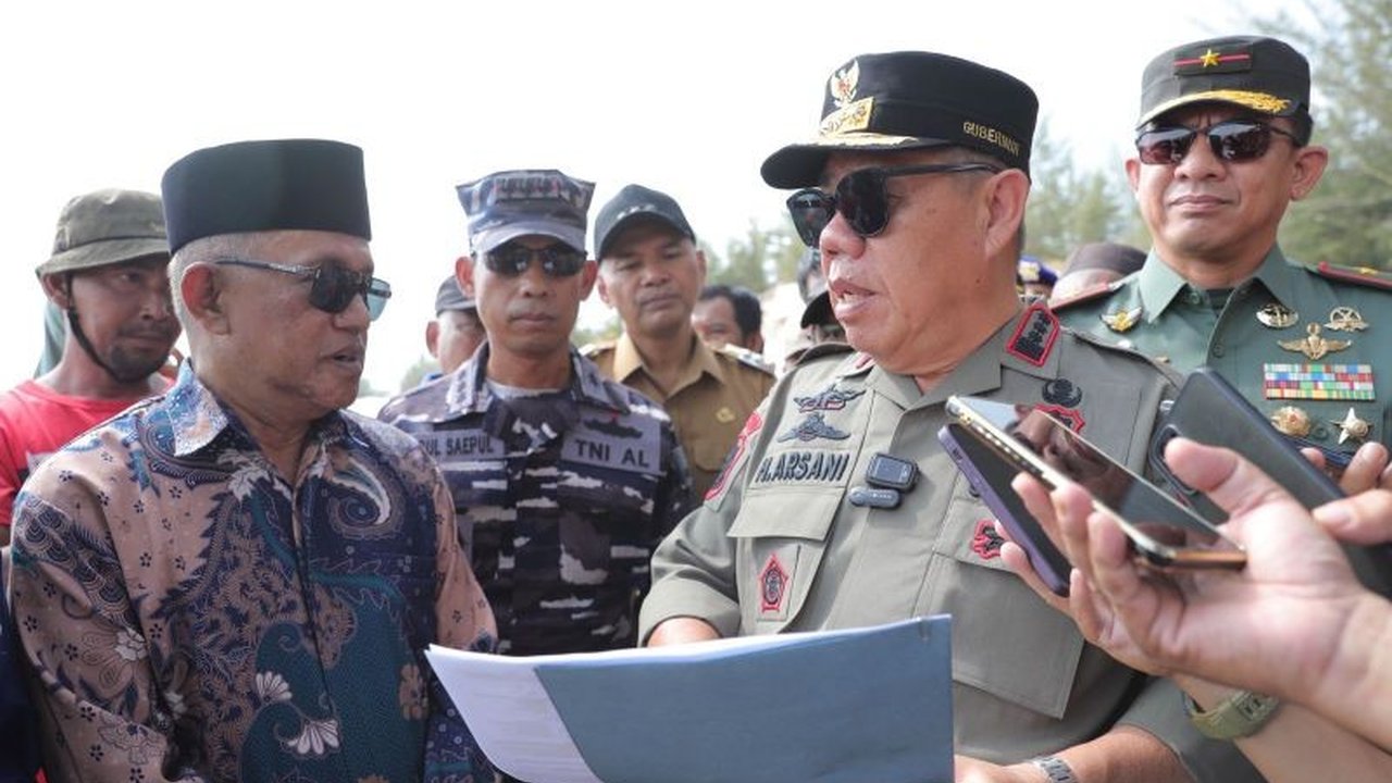 Gubernur Kepulauan Bangka Belitung, Hidayat Arsani, berjanji menyelesaikan masalah pendangkalan Sungai Jelitik dalam waktu satu minggu untuk meningkatkan aktivitas penangkapan ikan dan kesejahteraan nelayan.