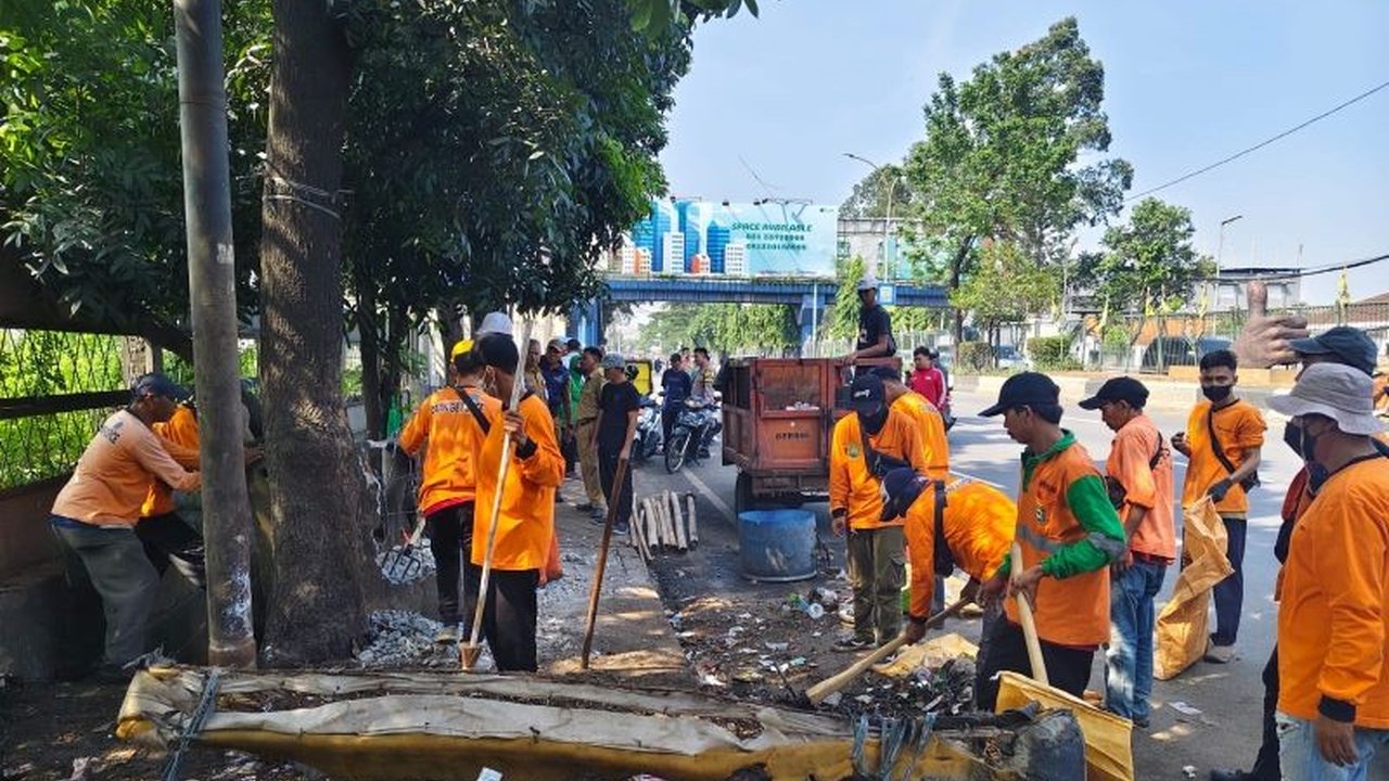 Dinas Lingkungan Hidup (DLH) Kota Tangerang mengajak masyarakat untuk aktif memilah sampah guna mengurangi volume sampah di TPA Rawa Kucing dan meningkatkan kebersihan kota.