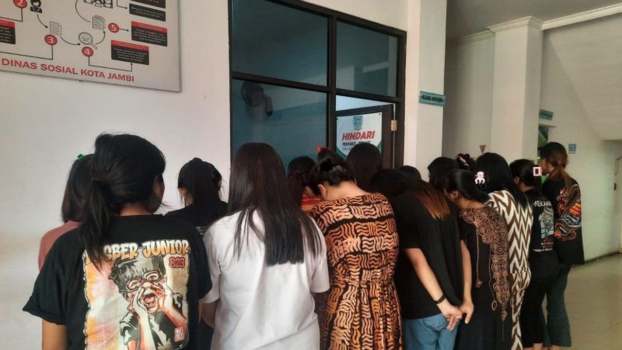 Dinas Sosial Kota Jambi memfasilitasi pengecekan kesehatan dan pemulangan 17 wanita tuna susila (WTS) asal Jawa Barat yang terjaring razia di eks lokalisasi Payo Sigadung.