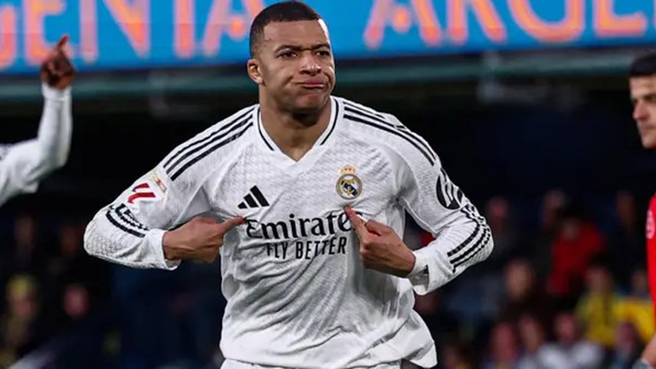 Penyerang Real Madrid, Kylian Mbappe, dalam pertandingan La Liga melawan Villarreal di El Madrigal, Minggu dini hari WIB (16-3-2025). (Bola.com/X realmadriden)