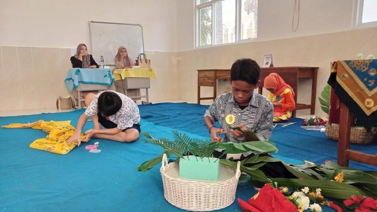 Puluhan siswa disabilitas dari Jember dan Lumajang unjuk kebolehan dalam Lomba Kompetensi Siswa (LKS) Disabilitas, tunjukkan karya-karya luar biasa dan semangat tak kenal menyerah.