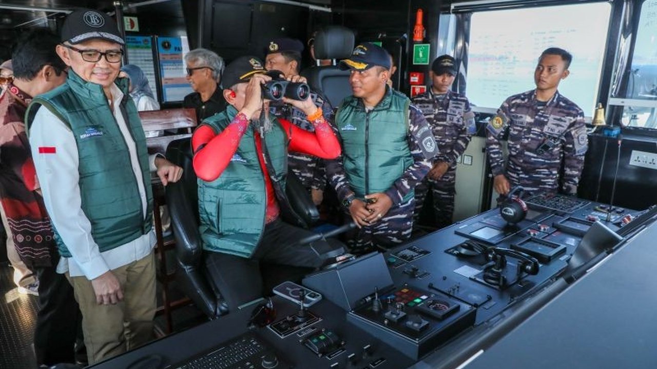 Tim Ekspedisi Rupiah Berdaulat mengantarkan Rp3,6 miliar uang baru ke Karimunjawa untuk menjaga akses keuangan dan perekonomian di kepulauan terluar Jawa Tengah.