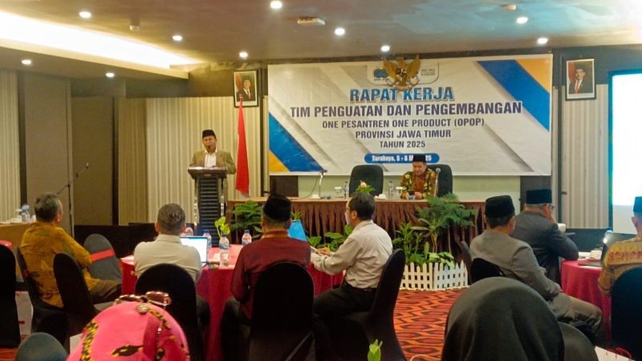 Tim Penguatan dan Pengembangan Ekonomi Berbasis Pesantren (Ekotren) OPOP Jatim menargetkan 2.000 pesantren berdaya hingga 2030 melalui program pemberdayaan ekonomi.
