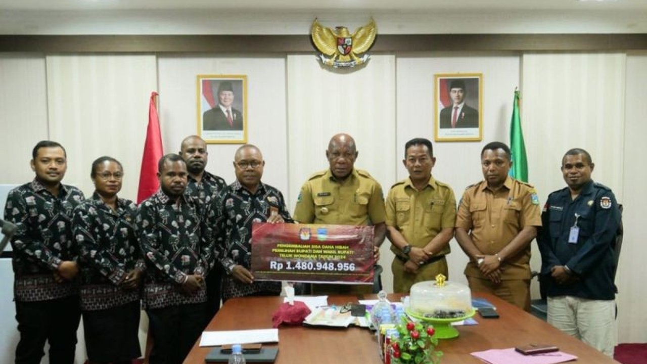 KPU Teluk Wondama mengembalikan sisa dana hibah Pilkada 2024 sebesar Rp1.480.948.956,00 kepada Pemkab Teluk Wondama setelah penyelenggaraan pilkada yang aman dan lancar.