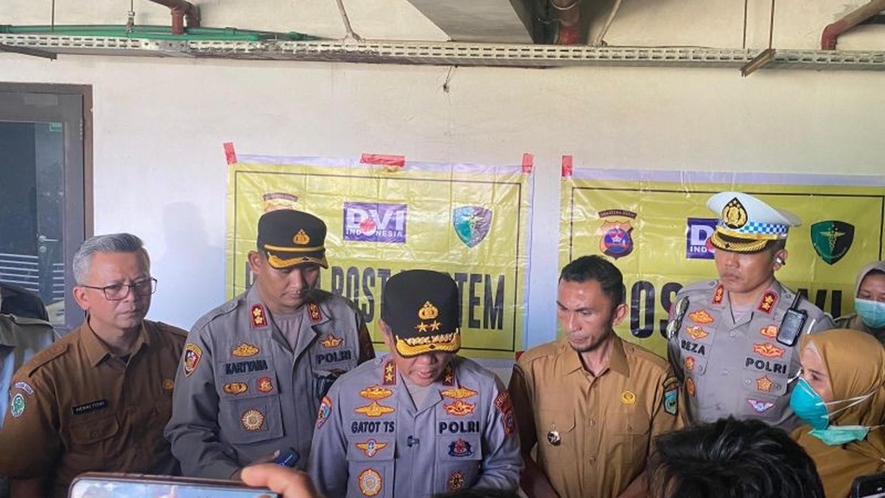 Kecelakaan tunggal bus ALS di Padang Panjang mengakibatkan 12 orang meninggal dan 22 luka-luka; polisi amankan bus sebagai barang bukti.