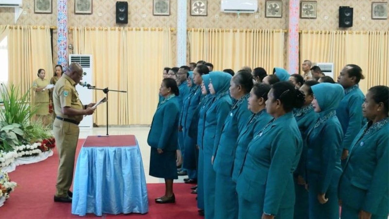 Bupati Teluk Wondama mengajak Tim Penggerak PKK untuk berpartisipasi dalam Program Makan Bergizi Gratis (MBG) dengan fokus pada peningkatan produksi bahan pangan lokal.