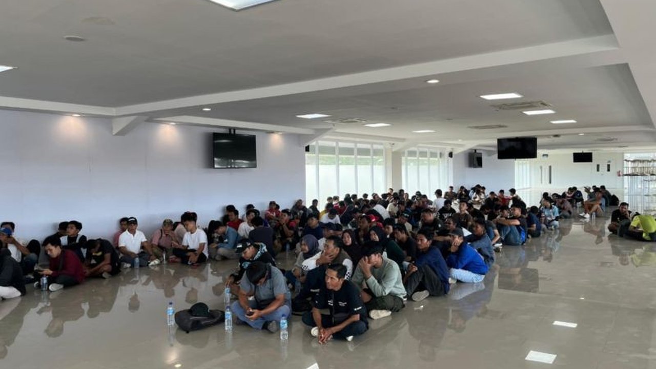Para marshal GT World Challenge Asia 2025 di Sirkuit Mandalika menjalani pelatihan intensif untuk memastikan keselamatan dan kualitas balapan internasional di Lombok, NTB.