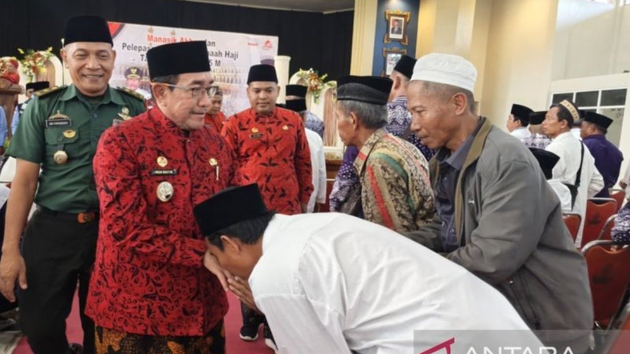 Pemkab Sumenep menyiapkan 22 bus untuk mengangkut 999 calon jamaah haji dalam dua tahap keberangkatan menuju Asrama Haji Sukolilo Surabaya.