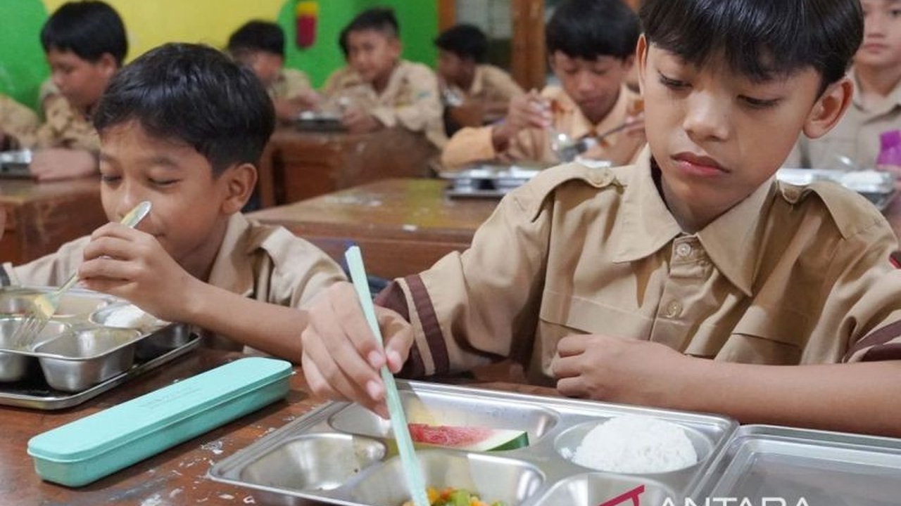 Anggota Komisi IX DPR, Netty Prasetiyani Aher, mendesak BGN menelusuri sumber keracunan makanan terkait program Makan Bazis Gizi (MBG) setelah ditemukannya kasus keracunan dan rendahnya standar makanan yang disajikan.
