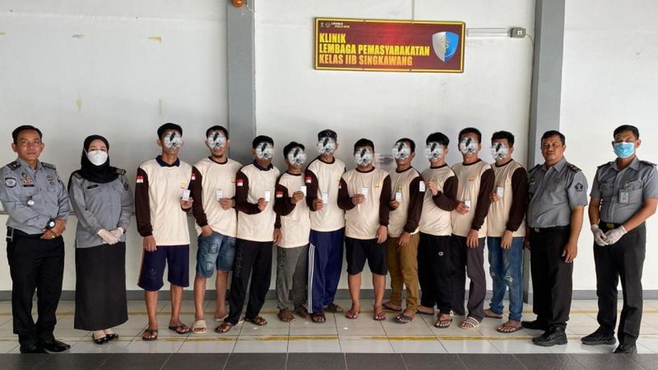 Lembaga Pemasyarakatan Kelas IIB Singkawang berkolaborasi dengan LSM Bersinar dalam program pencegahan narkoba bagi warga binaan, menghasilkan tes urine negatif bagi seluruh peserta.