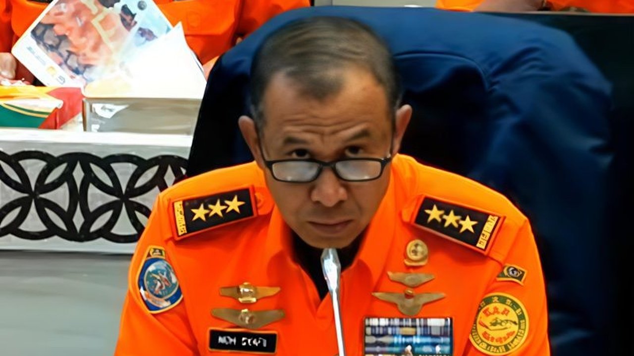 Kepala Basarnas, Mohamad Syafi’i, menekankan pentingnya peran masyarakat terlatih sebagai kekuatan cadangan dalam operasi SAR di Indonesia, mengingat keterbatasan personel Basarnas.