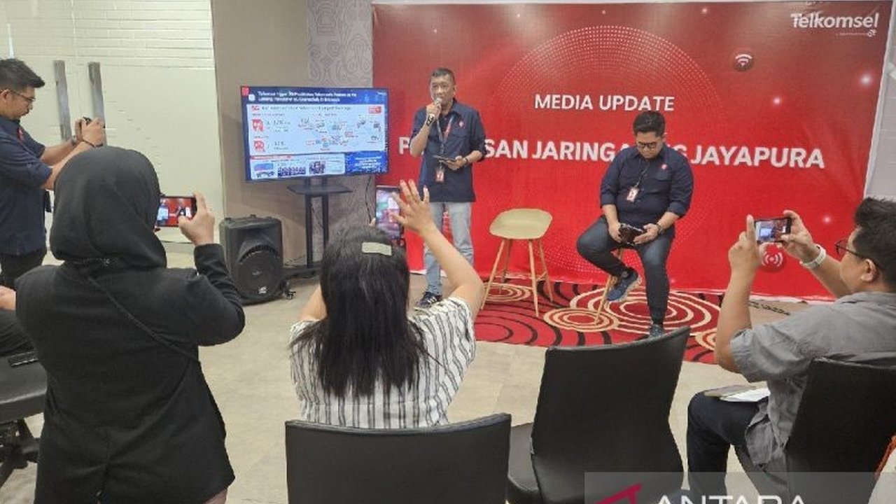 Telkomsel mengumumkan perluasan jaringan 5G di Papua dengan enam titik baru di Jayapura dan Timika, bertujuan untuk mendorong transformasi digital dan pertumbuhan ekonomi di Indonesia Timur.