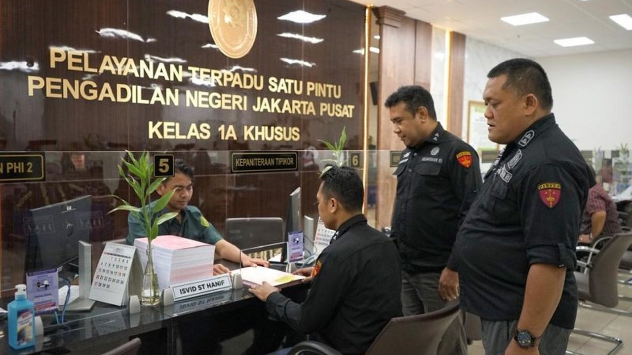 Kejaksaan Agung melimpahkan berkas mantan Ketua PN Surabaya, Rudi Suparmono, tersangka kasus dugaan suap terkait penanganan perkara Ronald Tannur, ke Pengadilan Tipikor Jakarta Pusat.