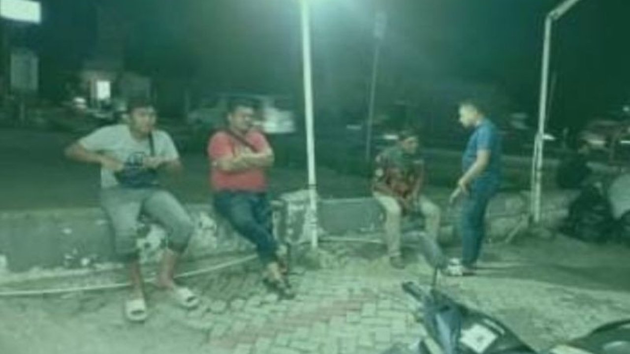 Aksi kekerasan terjadi di Serang; seorang juru parkir ditikam oleh oknum ormas karena rebutan lahan parkir di sekitar Pasar Ciruas.