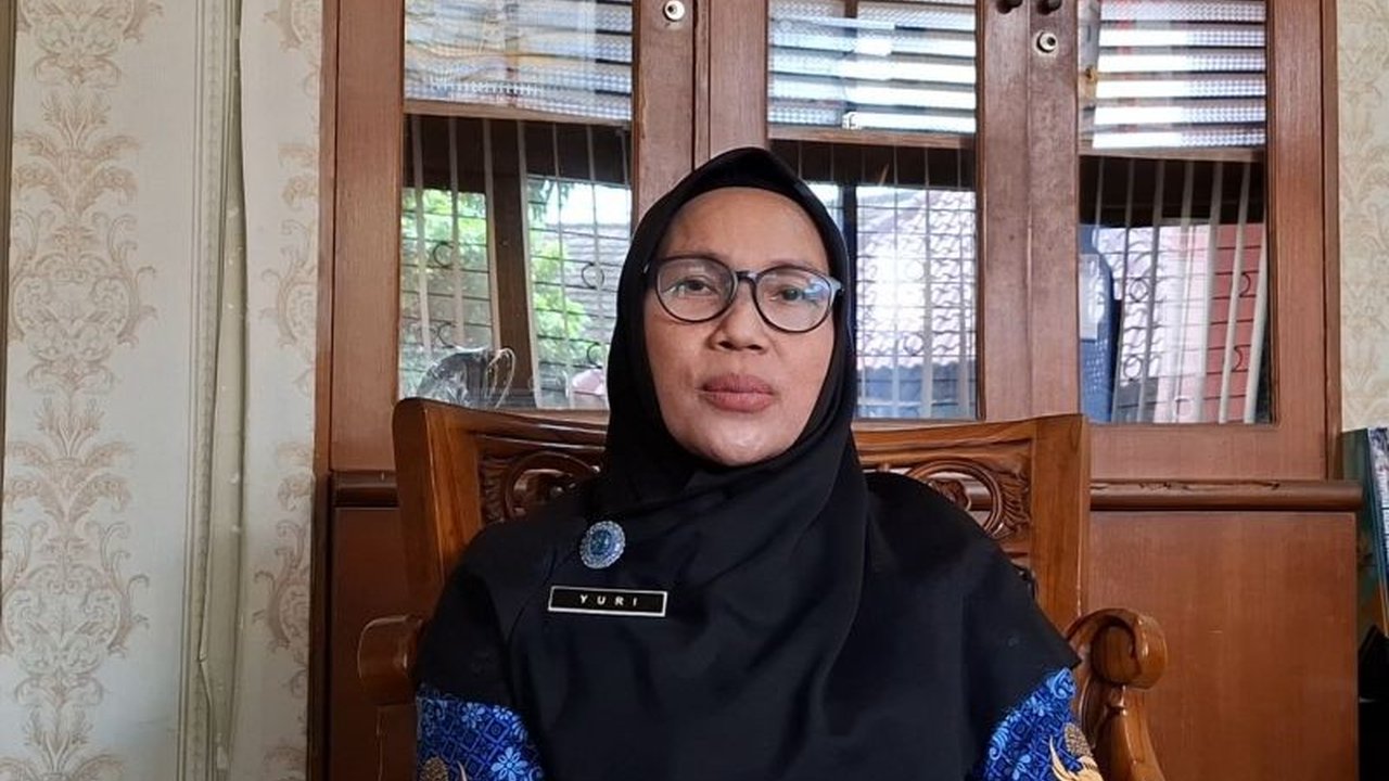 Dinas Tenaga Kerja Provinsi Lampung masih menunggu arahan pemerintah pusat terkait pembentukan Satgas Pemutusan Hubungan Kerja (PHK) untuk melindungi tenaga kerja di daerah.
