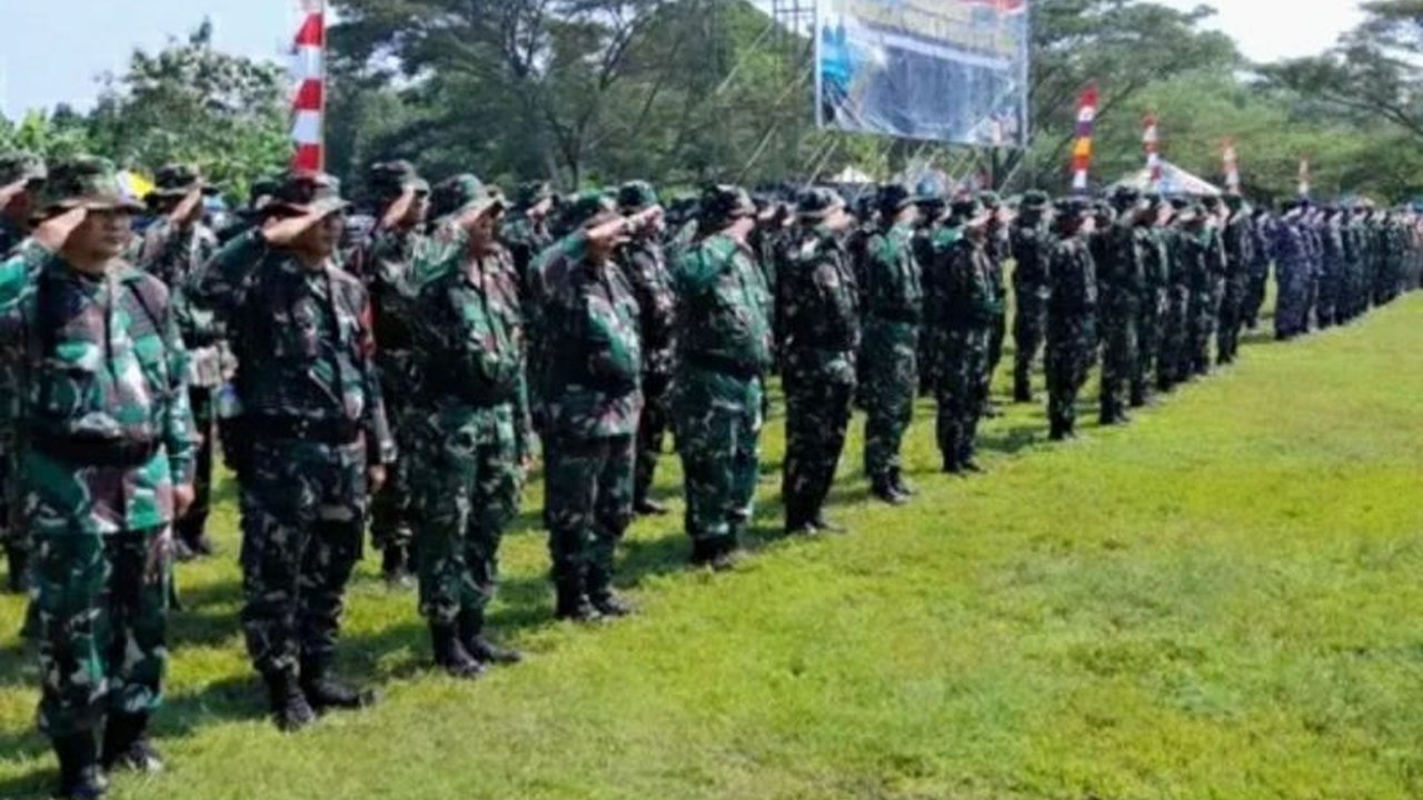 Program TMMD ke-124 di Karawang resmi dimulai, bertujuan untuk percepatan pembangunan desa dan peningkatan kesejahteraan masyarakat melalui pembangunan fisik dan non-fisik.