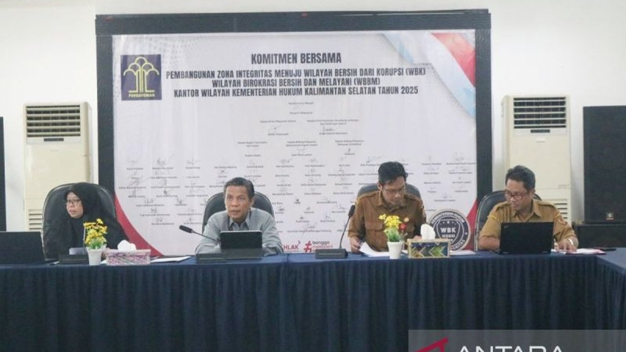 Kemenkum Kalsel aktif harmonisasi raperda dan raperbup untuk memastikan kualitas regulasi daerah di Kalimantan Selatan, demi terwujudnya tata kelola pemerintahan yang baik dan efektif.