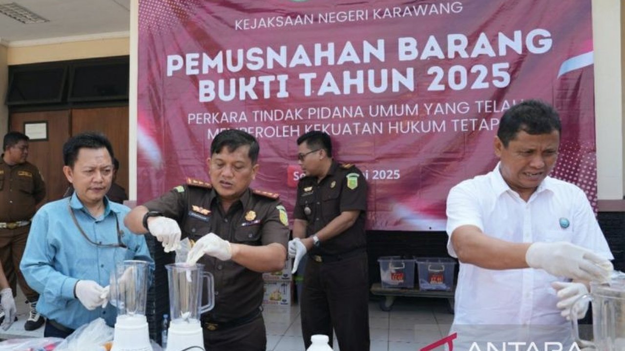 Kejaksaan Negeri Karawang memusnahkan ratusan gram narkotika dan barang bukti lain dari 86 perkara yang telah berkekuatan hukum tetap, sebagai komitmen penegakan hukum yang bersih dan transparan.
