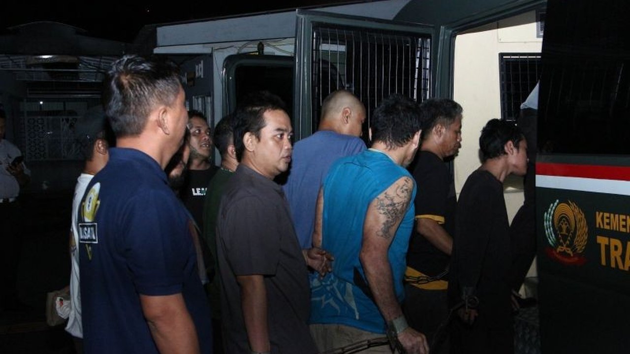 Lapas I Madiun memindahkan 18 warga binaan ke Lapas Pemuda Madiun untuk mengurangi over kapasitas dan meningkatkan disiplin, selaras dengan program akselerasi Kemenkumham.