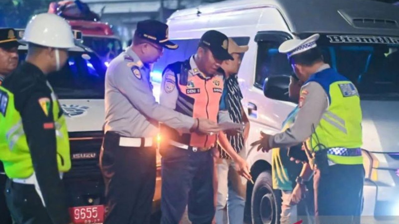 Operasi Lintas Jaya 2025 di Jakarta Timur berhasil menindak 4.556 kendaraan yang melanggar aturan lalu lintas dari Januari hingga Mei 2025, melibatkan personel gabungan dari berbagai instansi.