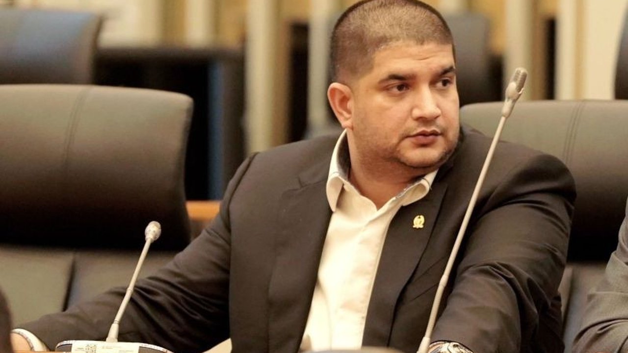 Anggota DPR RI, Rajiv, meminta petani di Bandung dan Bandung Barat mewaspadai penipuan berkedok bantuan pertanian yang meminta sejumlah uang sebagai biaya pengurusan.