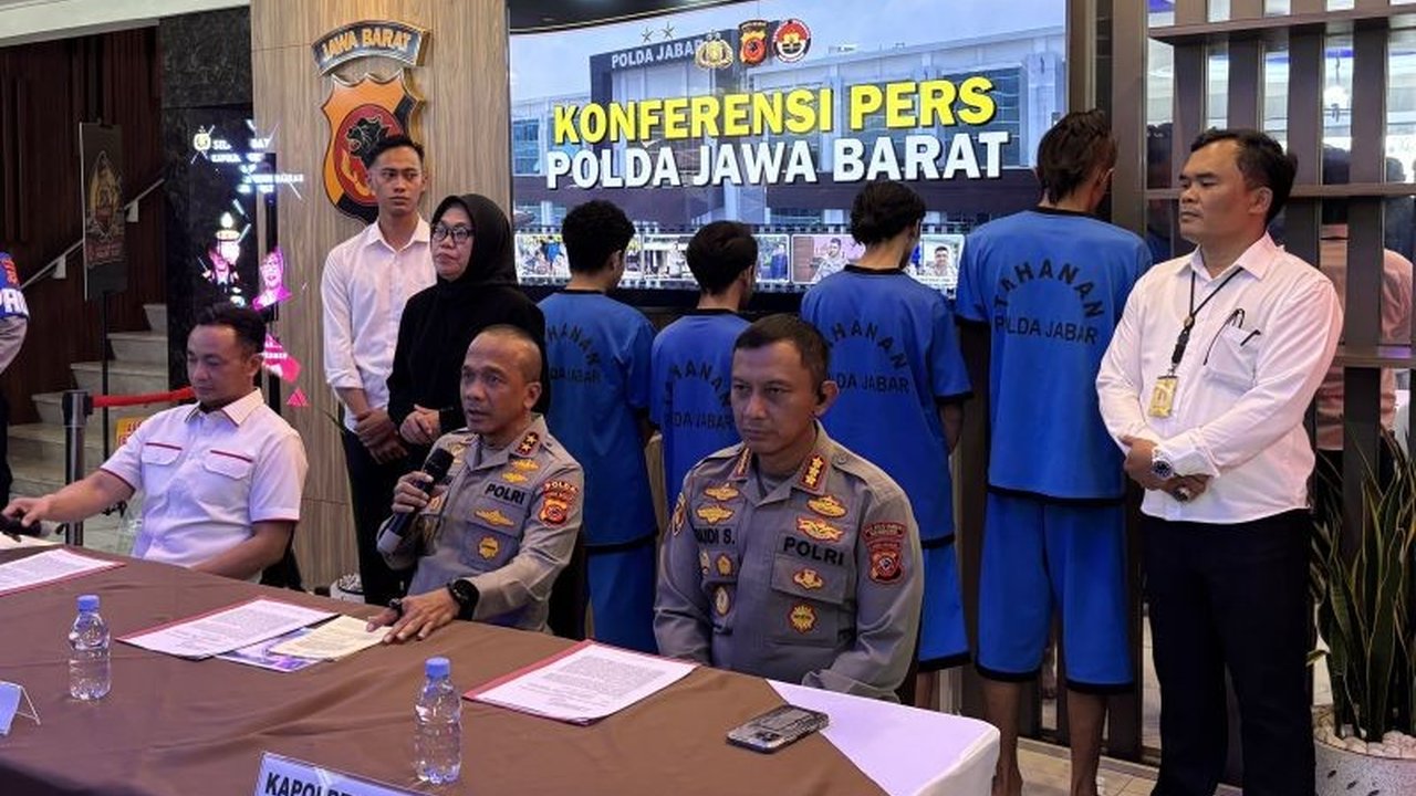 Empat pelaku anarkis yang terlibat dalam aksi kekerasan dan perusakan saat peringatan Hari Buruh di Bandung telah ditangkap polisi; tiga petugas mengalami luka-luka.