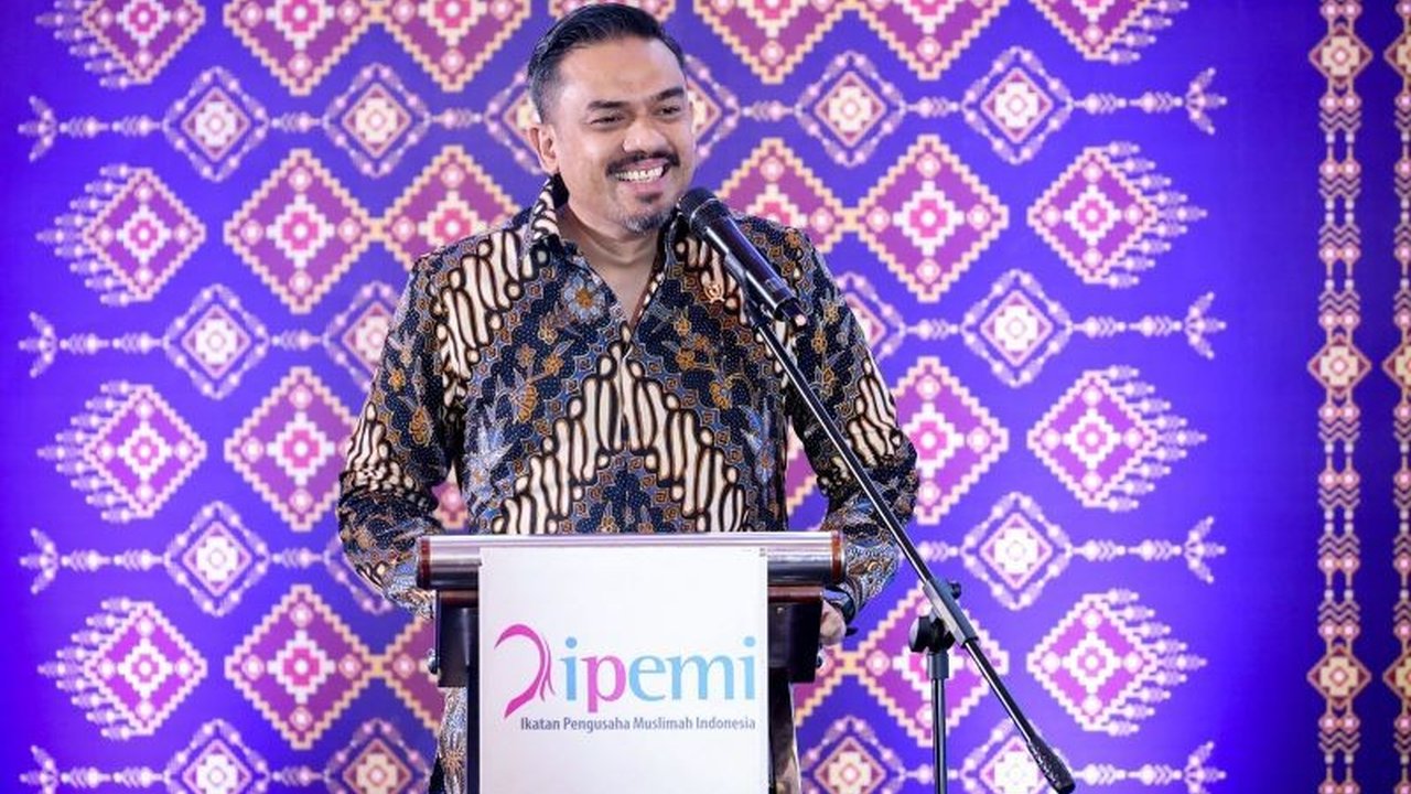 Lebih dari 64 persen UMKM di Indonesia dikelola perempuan, namun tantangan digitalisasi masih menjadi hambatan utama dalam pengembangan usaha mereka.