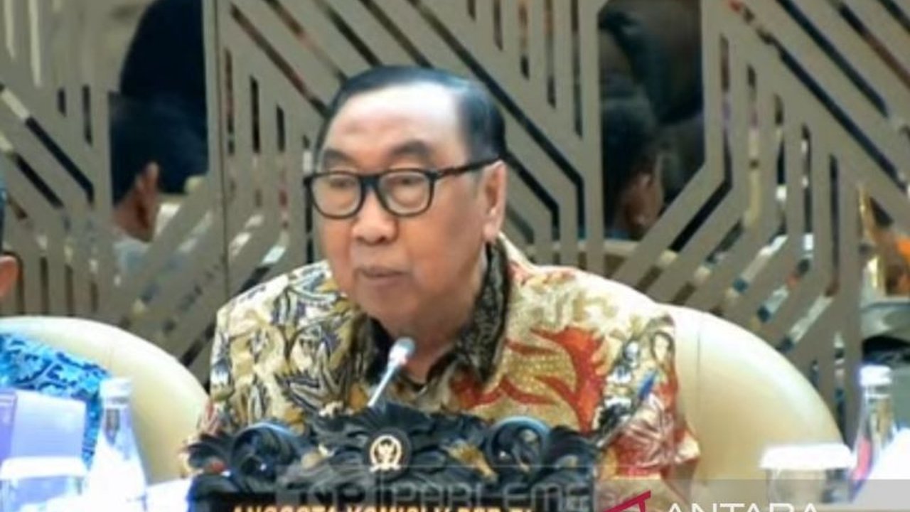 Komisi V DPR mengingatkan BMKG agar efisiensi anggaran tidak menjadi alasan pengadaan alat cuaca dan maritim yang tidak berkualitas, terkait rencana pembelian radar baru pada tahun 2025.