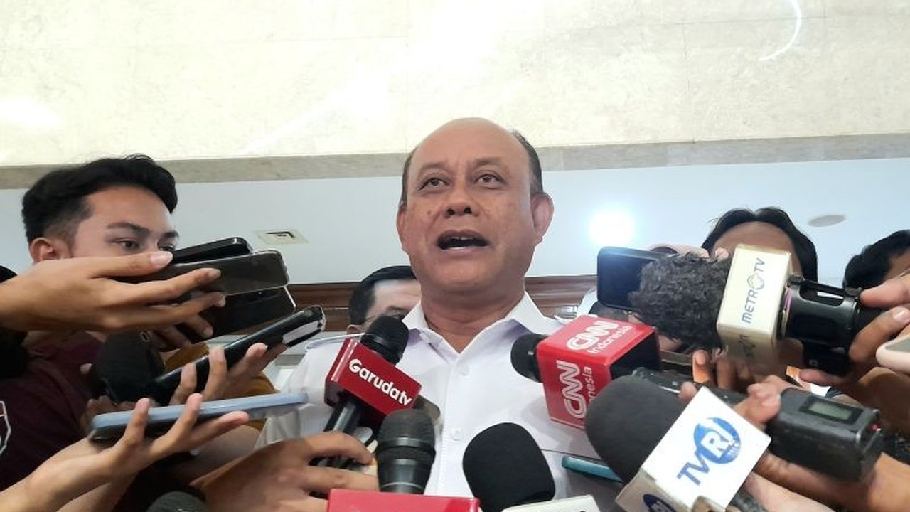 Kepala BGN, Dadan Hindayana, menjelaskan rendahnya serapan anggaran Program Makan Bergizi Gratis (MBG) disebabkan jumlah penerima manfaat yang masih terbatas dan keterbatasan SDM serta infrastruktur pendukung.